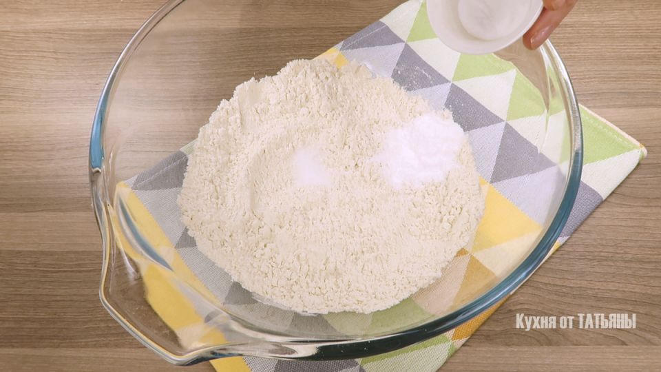 Творожная шарлотка с яблоками: легкость и нежность в каждой ложке