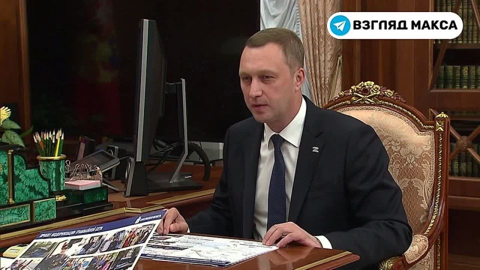 Президент России Владимир Путин провёл встречу с губернатором Саратовской области Романом Бусаргиным, который доложил о социально-экономическом положении региона, работе по поддержке участников специальной военной операции...