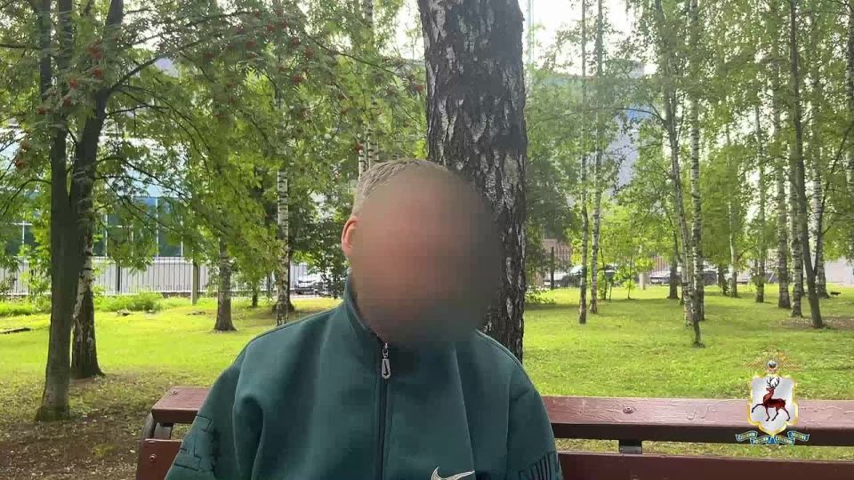 В Нижнем Новгороде курьер привез в полицию деньги, заподозрив, что может быть участником мошеннической схемы