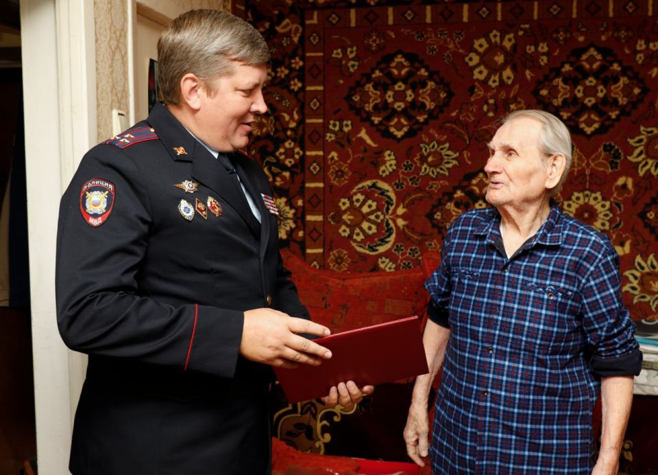 Гордимся и всегда рядом!. С глубоким уважением сотрудники ГУ МВД России по Нижегородской области поздравляют с 99-летием ветерана Ивана Семёновича Панфилова
