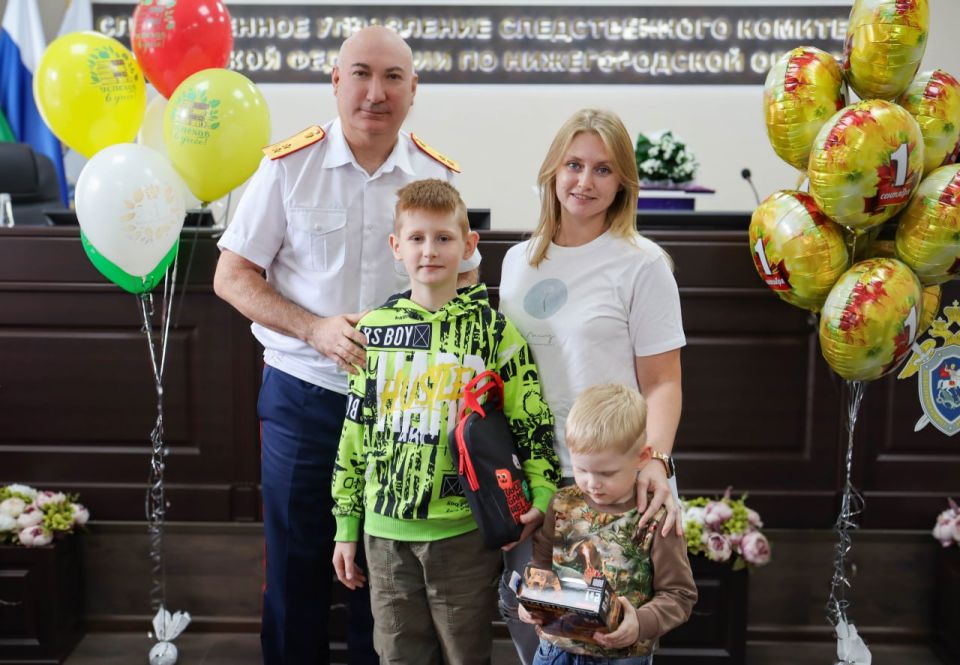 Встреча прошла в праздничной атмосфере: главным подарком стал подготовленный для ребят настоящий сюрприз — волшебное представление фокусника