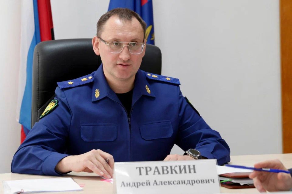Сегодня прокурор области Андрей Травкин совместно с заместителем Губернатора Нижегородской области Андреем Гнеушевым провел прием населения Лукояновского муниципального округа