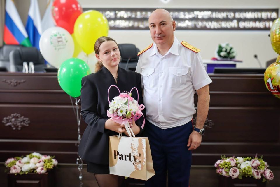 Руководитель регионального следственного управления поздравил победителей конкурса рисунков ко Дню сотрудника органов следствия