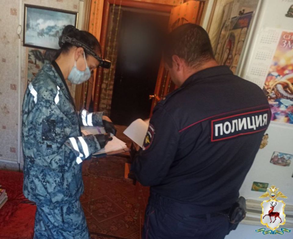 Сотрудники полиции во взаимодействии с коллегами из следственного комитета устанавливают обстоятельства происшествия на ул. Чапаева в г. Балахна, в результате которого 5 человек скончались