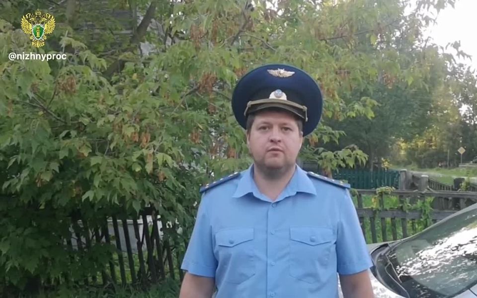 Оперативные видео с места проведения проверки исполнения законодательства об обороте спиртосодержащей продукции и комментарий исполняющего обязанности Балахнинского городского прокурора Сергея Шабаева