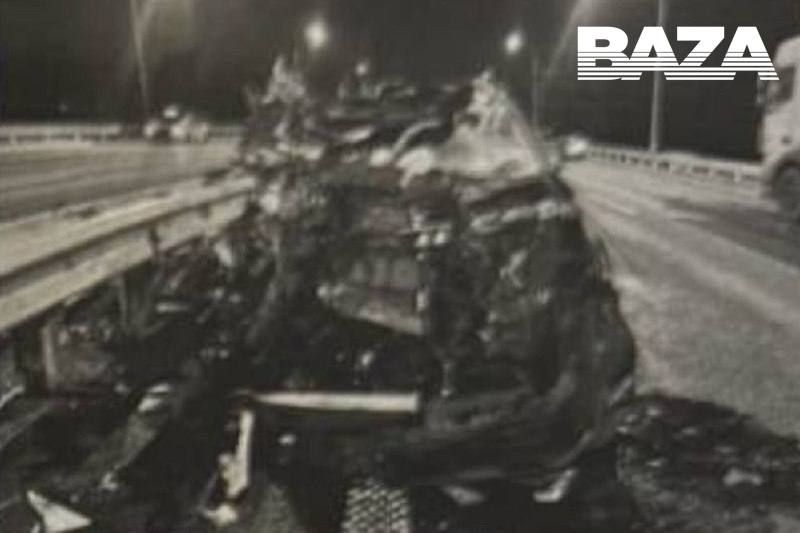Водитель китайского авто слишком поверил в круиз-контроль и врезался в фуру на дороге
