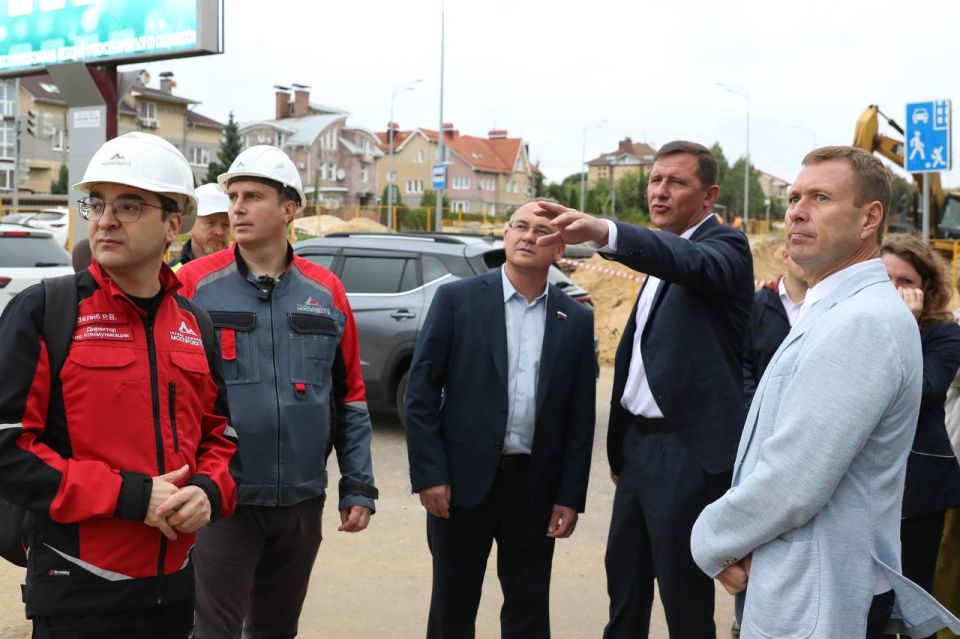 Сегодня вместе с председателем постоянной комиссии городской Думы по транспорту и дорожному хозяйству Станиславом Прокоповичем и кураторами проекта «Социальный участковый» в Нижегородском районе Дмитрием Сивохиным и...
