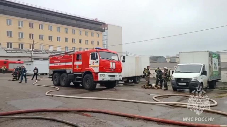 Огнеборцы МЧС России ликвидируют возгорание в Нижнем Новгороде