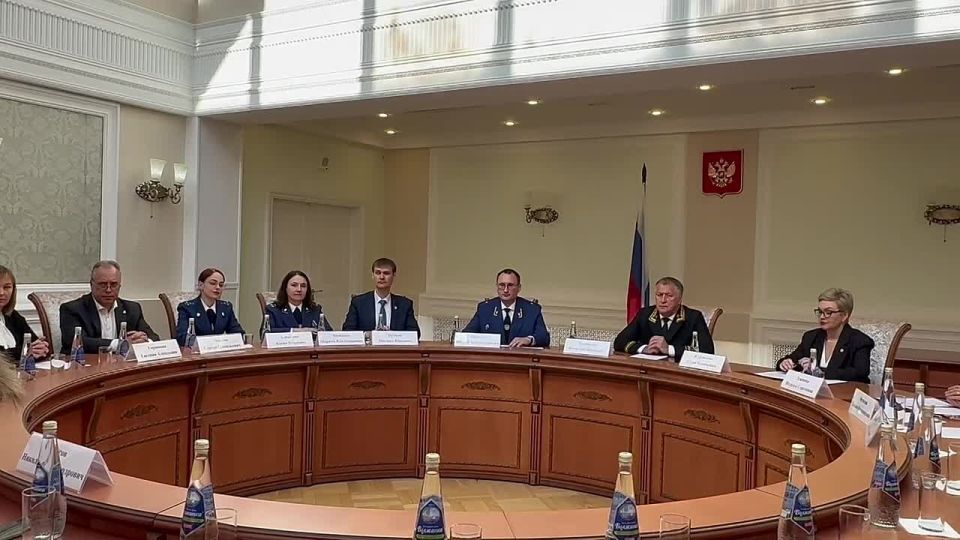 Сегодня в Нижегородском областном суде состоялось торжественное подписание соглашения о сотрудничестве между прокуратурой Нижегородской области, Нижегородским областным судом, Приволжским филиалом ФГБОУ ВО «Российский...