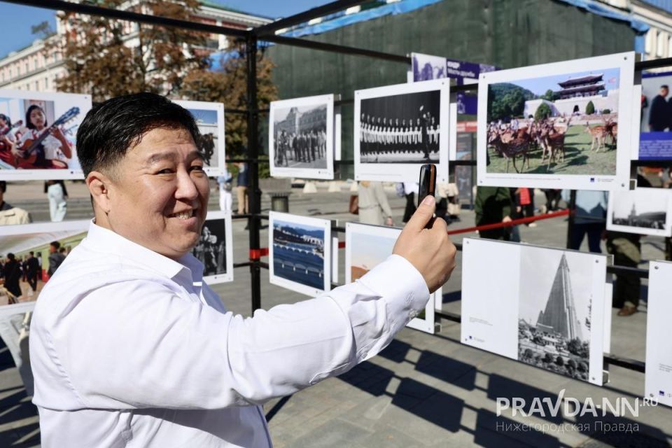 Уличная фотовыставка «КНДР: Мосты дружбы» открылась в Нижнем Новгороде