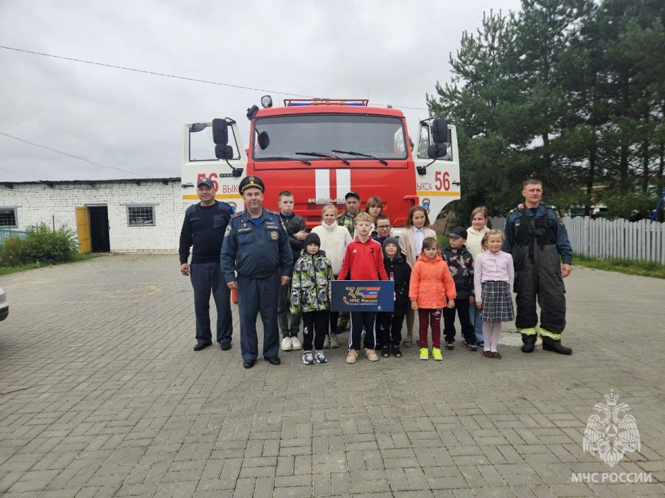 35 добрых дел: Выксунские пожарные наводят порядок и учат безопасности!