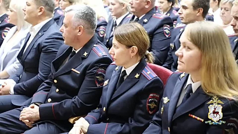 Сегодня в актовом зале УВМ ГУ МВД России по Нижегородской области прошло торжественное мероприятие, посвящённое 306-й годовщине образования подразделений по вопросам миграции МВД России