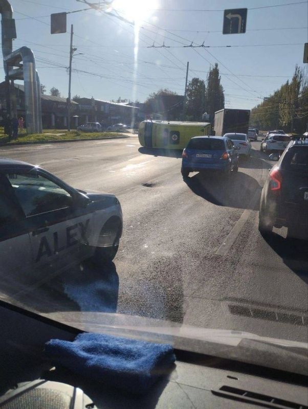 Авария с перевёртышем на Коминтерна