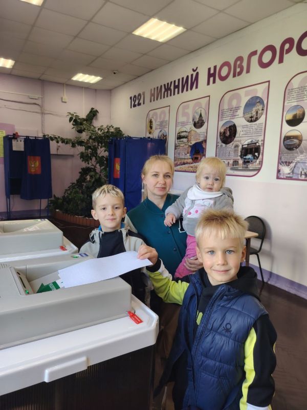 Самые главные и важные ценности в жизни человека - это, конечно, семья, дети, верность, любовь и уважение