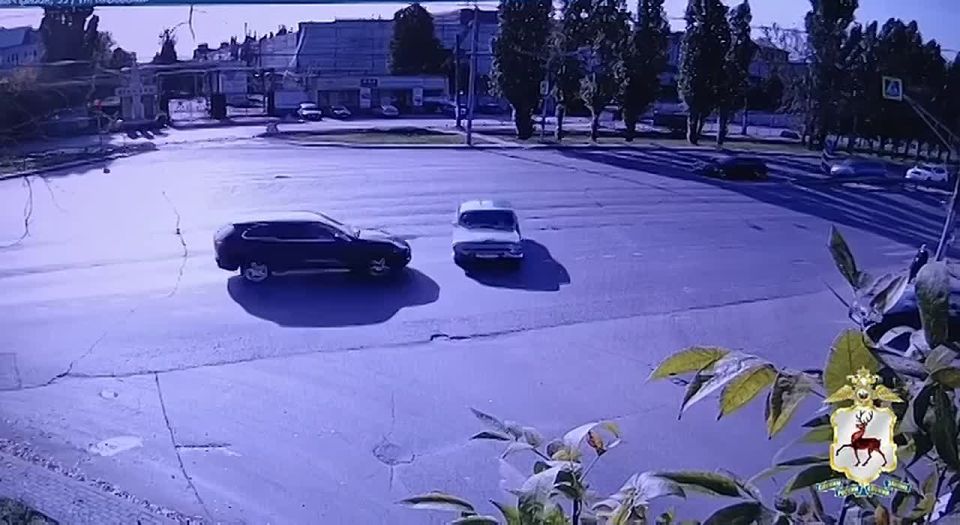 &quot;Порше Кайен&quot; влетел в остановку с людьми в Нижнем