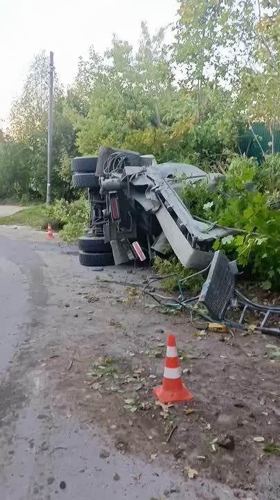 Бетономешалка опрокинулась в Кстовском районе
