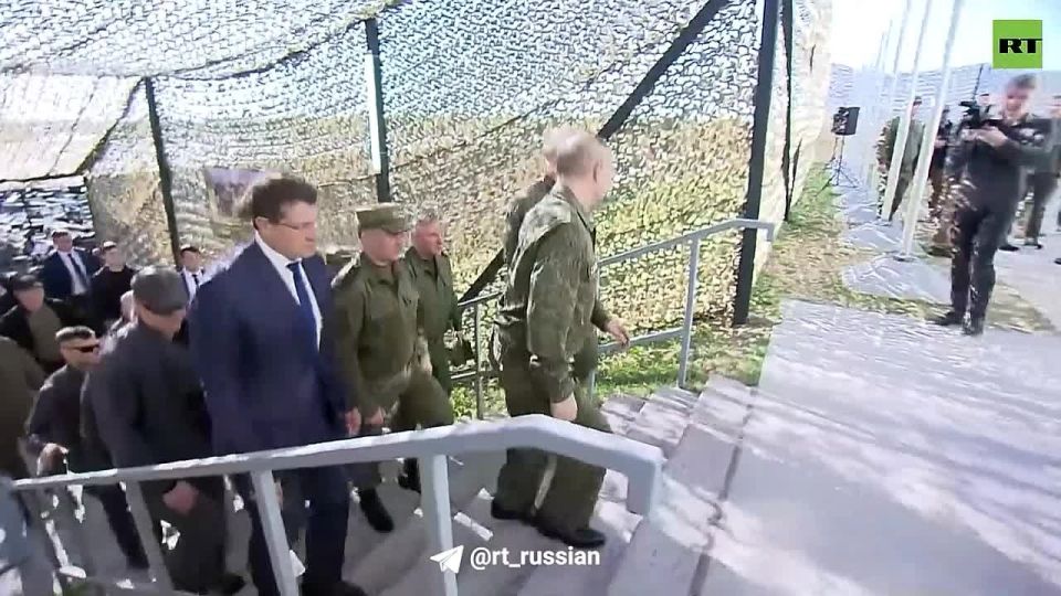 Кадры прибытия Путина на полигон в Нижегородской области, где проходят учения «Запад-2025»