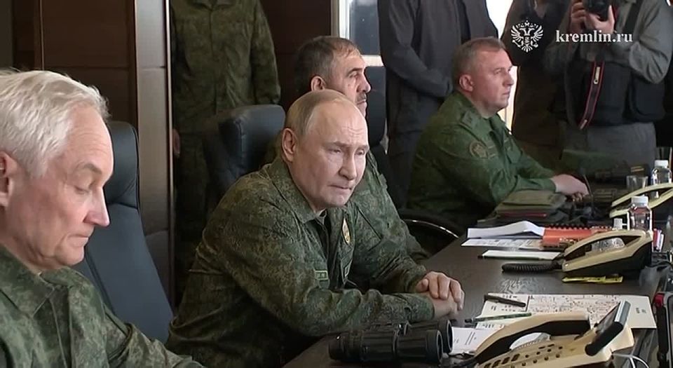 Путин - посетил полигон Мулино в Нижегородской области, где наблюдал за активной фазой совместного стратегического учения «Запад-2025»: