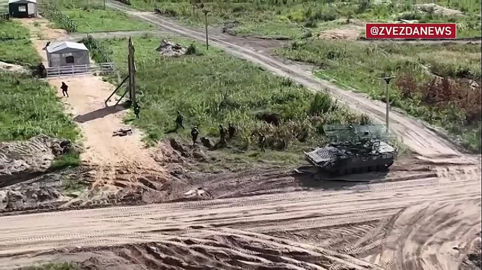 Красивое масштабное завершение учений &quot;Запад-2025&quot; — на полигоне &quot;Мулино&quot; в Нижегородской области прошел основной этап практических действий войск