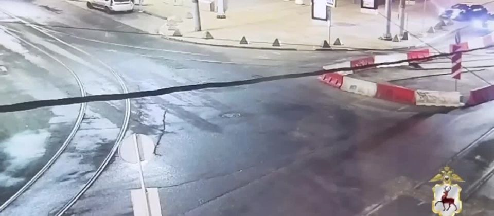 Пьяный 18-летний водитель влетел в клумбу на Алексеевской