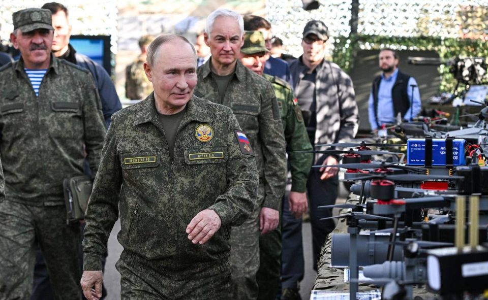 Вчера на полигоне Мулино в Нижегородской области Владимир Путин осмотрел военную и специальную технику, созданную ЦБСТ «Вооружения» при поддержке партии «Единая Россия»