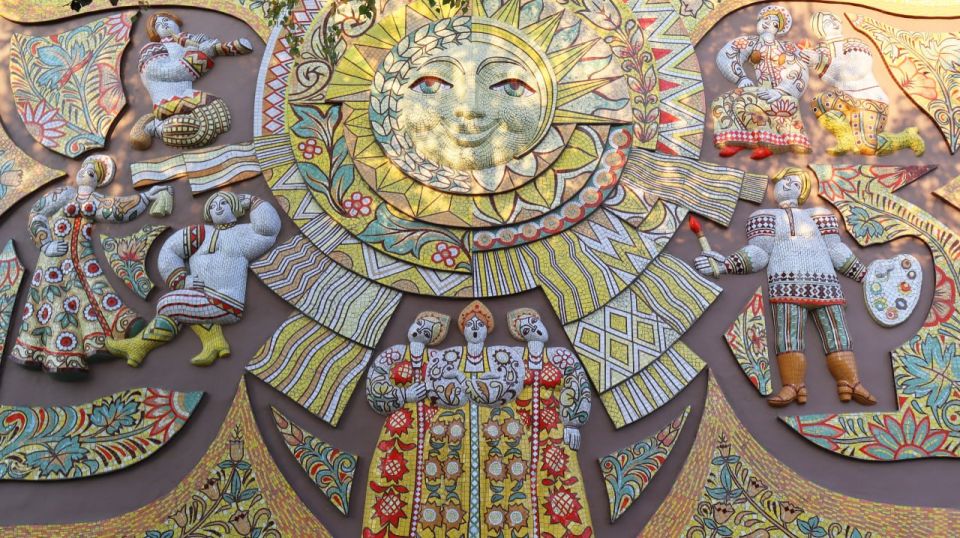 В Володарске завершили реставрацию мозаики «Народное искусство»