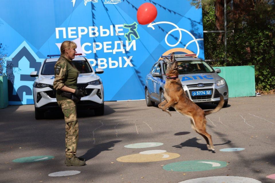 В Нижегородской области полицейские провели профориентационное мероприятие в детском центре