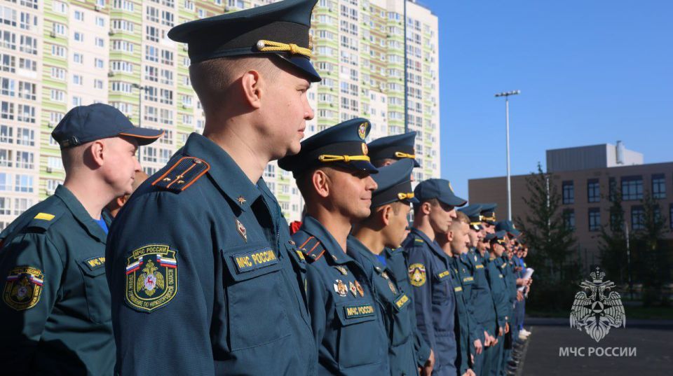 Покоренная вертикаль: пожарные Нижнего Новгорода штурмовали высотное здание