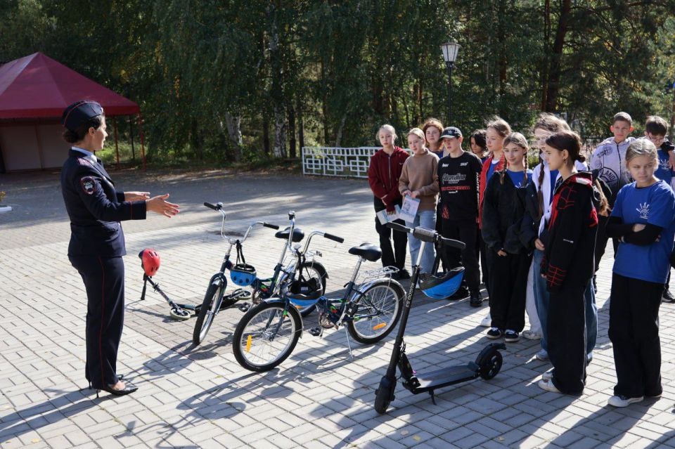 В Нижегородской области полицейские провели профориентационное мероприятие в детском центре