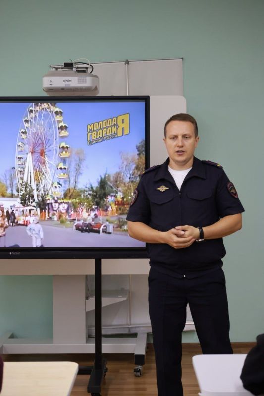 В Нижегородской области полицейские провели профориентационное мероприятие в детском центре