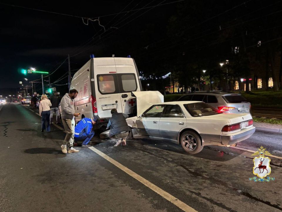 Сотрудники Госавтоинспекции устанавливают обстоятельства массового ДТП