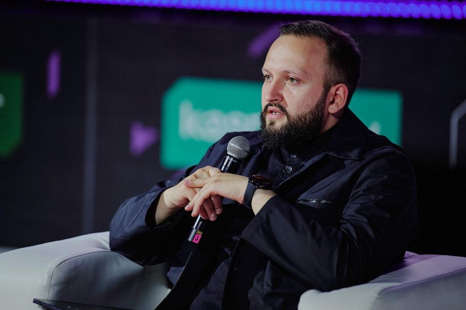 «Чтобы победить фейки, нужно атаковать на двух фронтах», — начальник управления по противодействию распространению недостоверной информации АНО «Диалог Регионы» Сергей Маклаков