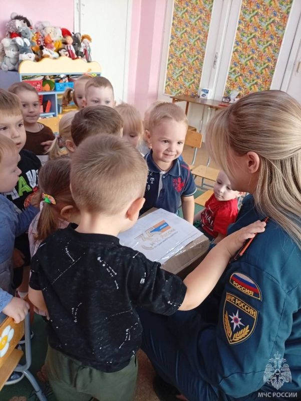 35 добрых дел: Подарки от МЧС для юных жителей Шатковского округа!