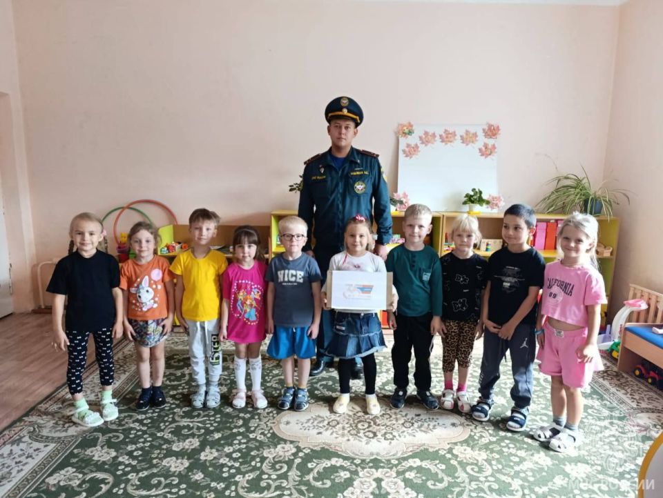 35 добрых дел: Подарки от МЧС для юных жителей Шатковского округа!