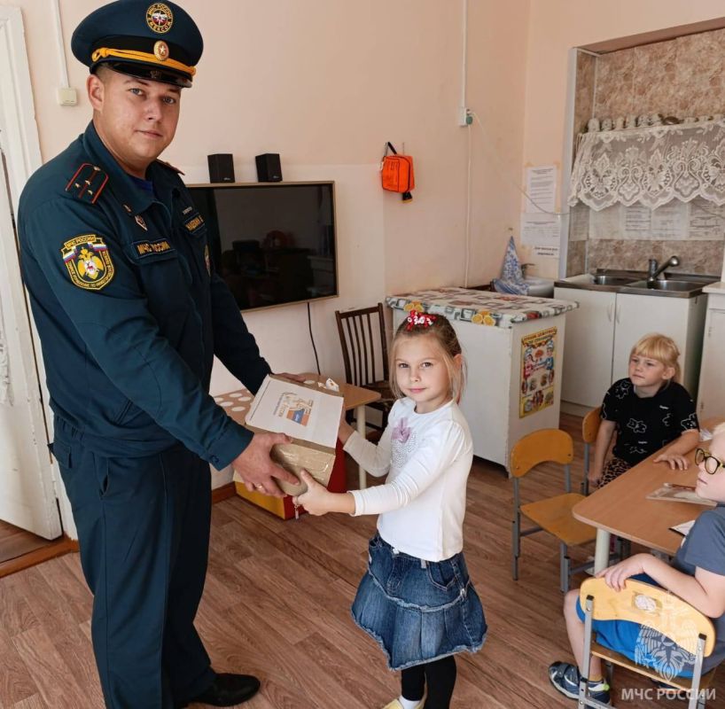 35 добрых дел: Подарки от МЧС для юных жителей Шатковского округа!