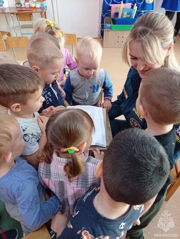 35 добрых дел: Подарки от МЧС для юных жителей Шатковского округа!