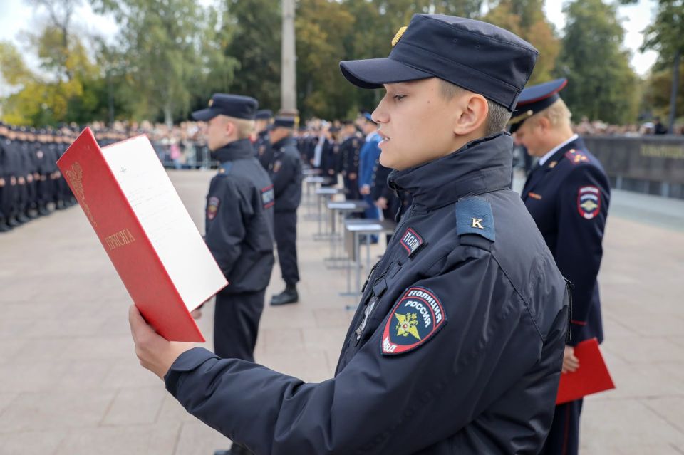 В НИЖЕГОРОДСКОМ КРЕМЛЕ СОСТОЯЛАСЬ ЦЕРЕМОНИЯ ПРИВЕДЕНИЯ К ПРИСЯГЕ КУРСАНТОВ НИЖЕГОРОДСКОЙ АКАДЕМИИ МВД РОССИИ