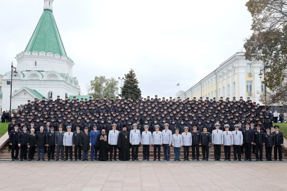 Начальник регионального управления МЧС России Валерий Синьков поздравил новобранцев Академии МВД с принятием Присяги!