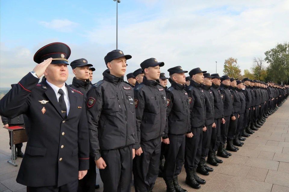 Начальник регионального управления МЧС России Валерий Синьков поздравил новобранцев Академии МВД с принятием Присяги!