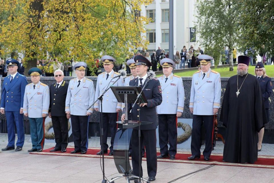Начальник регионального управления МЧС России Валерий Синьков поздравил новобранцев Академии МВД с принятием Присяги!
