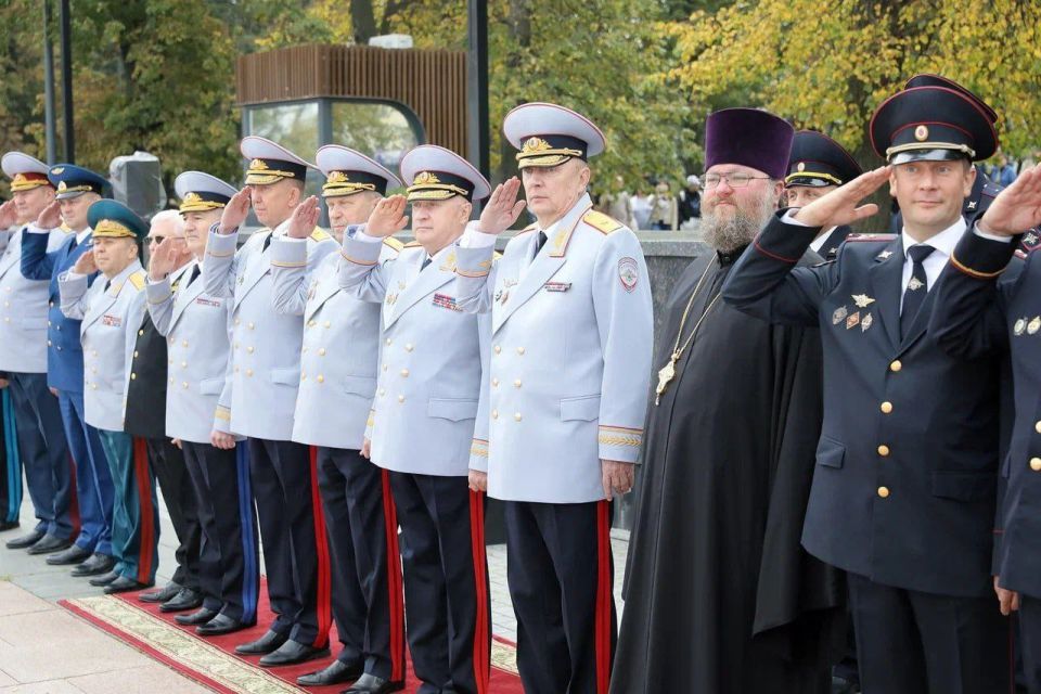 Начальник регионального управления МЧС России Валерий Синьков поздравил новобранцев Академии МВД с принятием Присяги!