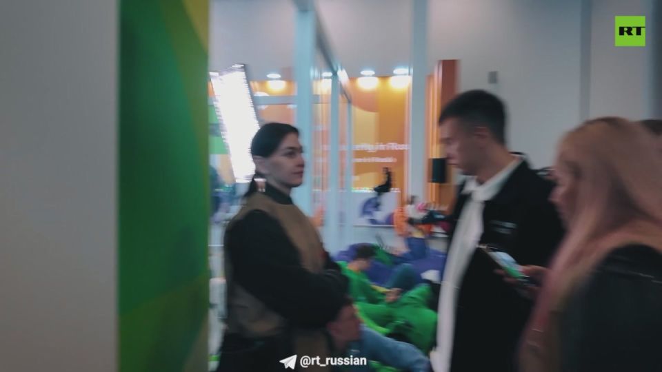 RT установил телестудию на слёте Всемирного фестиваля молодёжи