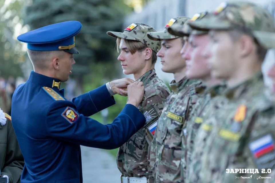 22 сентября на Мамаевом Кургане состоялась торжественная церемония награждения победителей финала Всероссийской военно-патриотической игры «Зарница 2.0» в старшей возрастной категории