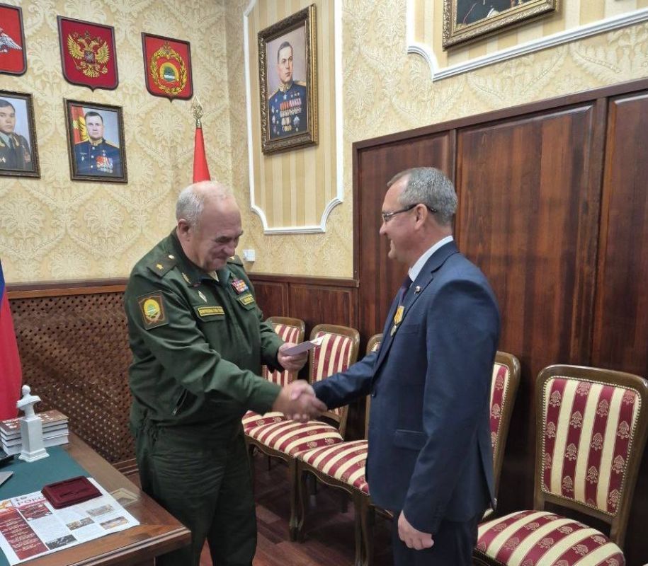 В рабочем графике командировки в Благовещенск смог найти время, чтобы посетить свое родное военное училище