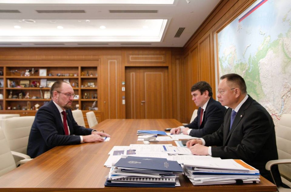 Глава Минстроя России Ирек Файзуллин провел рабочую встречу с начальником Главгосэкспертизы России Игорем Маныловым
