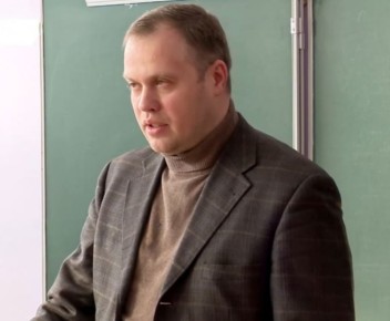 Бывший нижегородский чиновник, осуждённый за взяточничество, отправился на СВО и потерял там руку