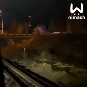 Машина с людьми упала с моста под Выксой
