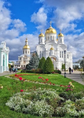 Осень в Дивееве богата на солнце и краски