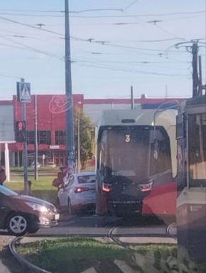 На Молитовском мосту и Окском съезде огромная пробка из-за аварии на Комсомольской площади