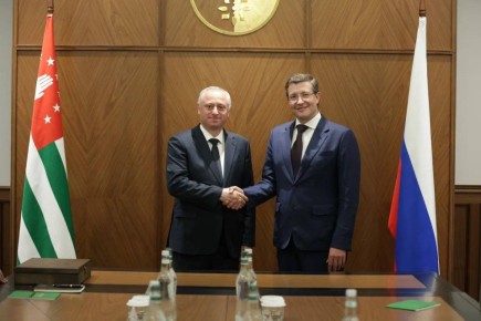Глеб Никитин встретился в Сухуме с президентом Абхазии Бадрой Гунба